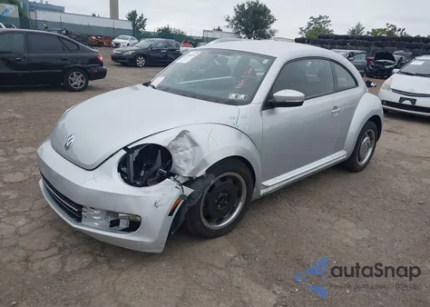 2012 Volkswagen Beetle 2.5L z USA, uszkodzony, nr VIN 3VWJP7ATXCM628289